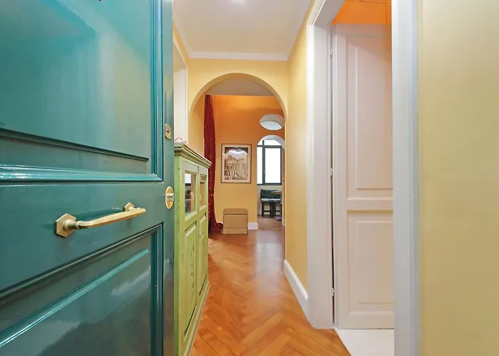 Pantheon Luxury 公寓