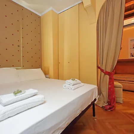 Pantheon Luxury דירה
