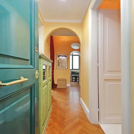 Pantheon Luxury דירה